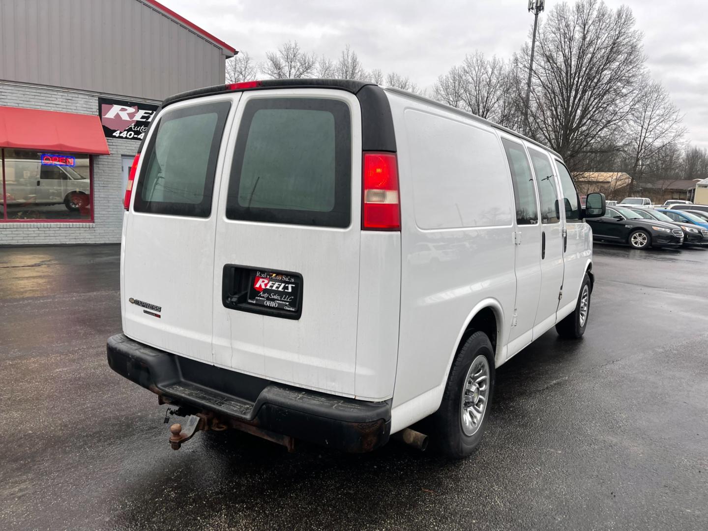 2014 White /Neutral Chevrolet Express 1500 AWD Cargo (1GCSHAF4XE1) with an 5.3L V8 OHV 16V FFV engine, 4-Speed Automatic transmission, located at 547 E. Main St., Orwell, OH, 44076, (440) 437-5893, 41.535435, -80.847855 - Photo#7